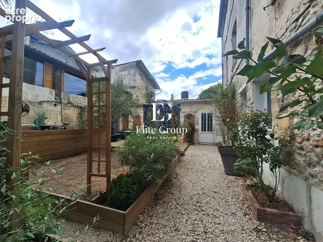 A vendre maison de ville Châteauneuf Sur Charente 10 pièces 272m² - photo 18