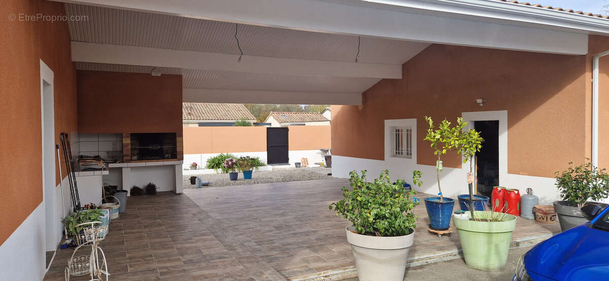 belle maison P.P avec garage double, Piscine, terrasses et jardin clos - photo 6