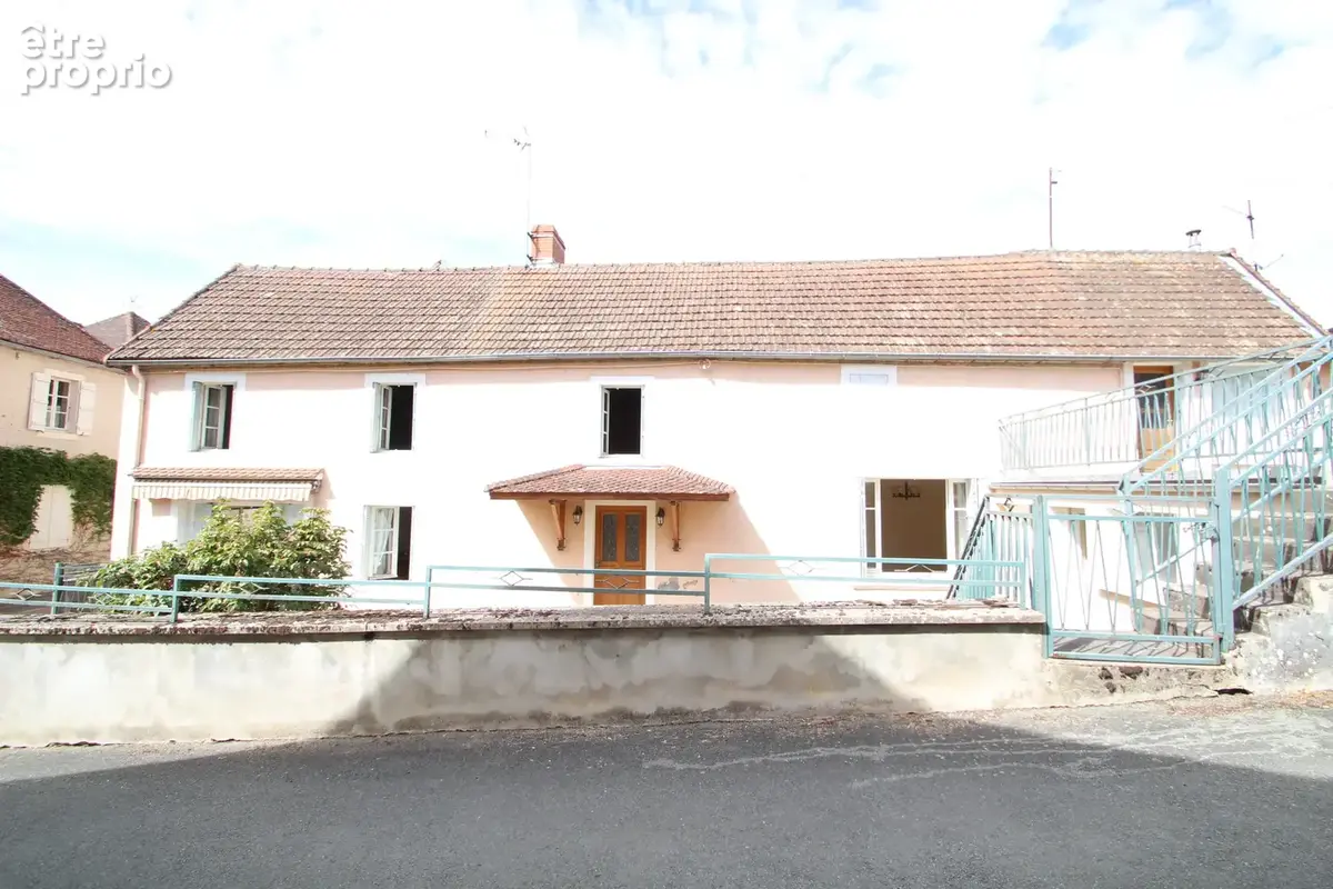 Maison de village avec Appartement, Garage et terrain. - photo 2