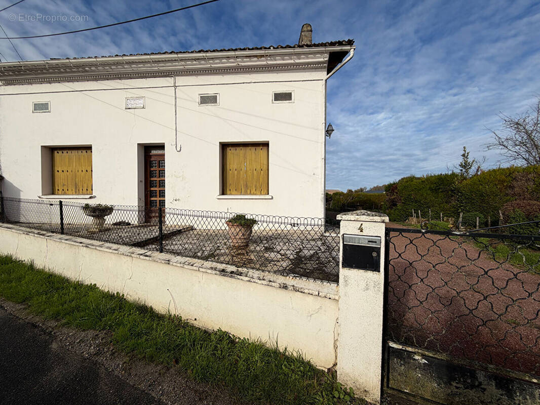 Maison à MONTAGNE