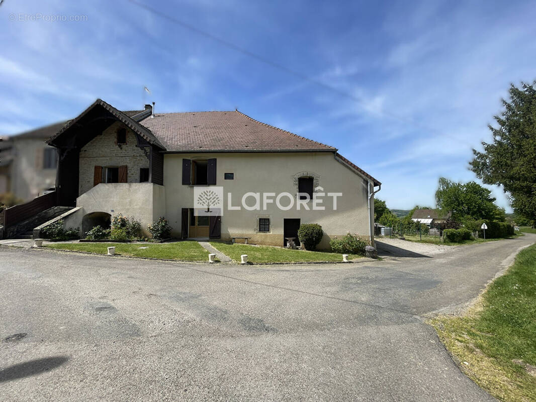 Maison Saint Lamain à fort potentiel , 4 pièce(s) 139m² - photo 1