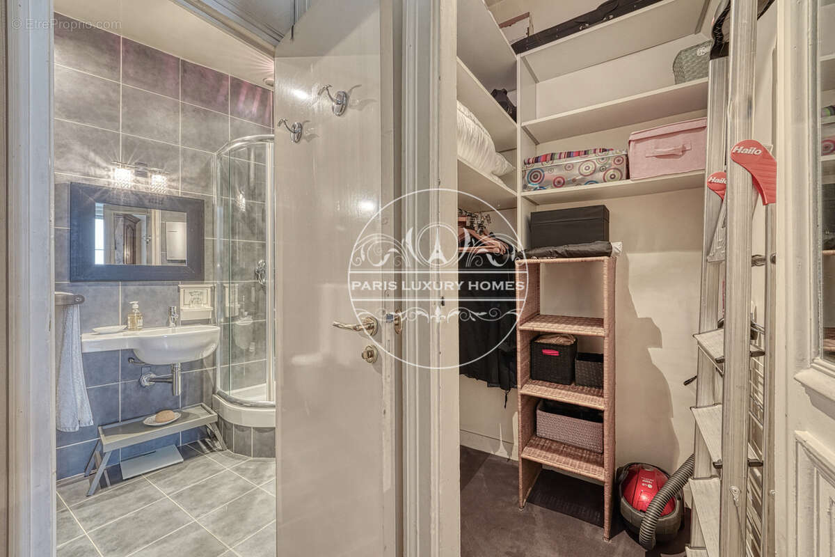 Appartement à PARIS-1E