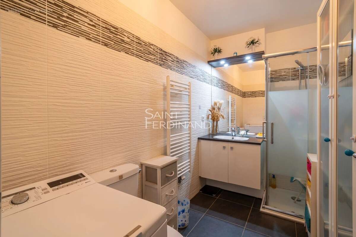 Appartement à LA GARENNE-COLOMBES