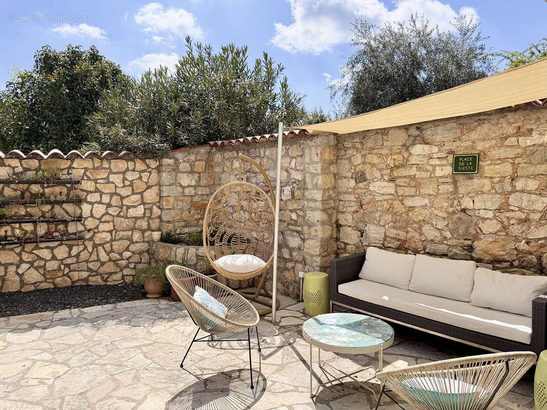 Maison à SAINT-CEZAIRE-SUR-SIAGNE