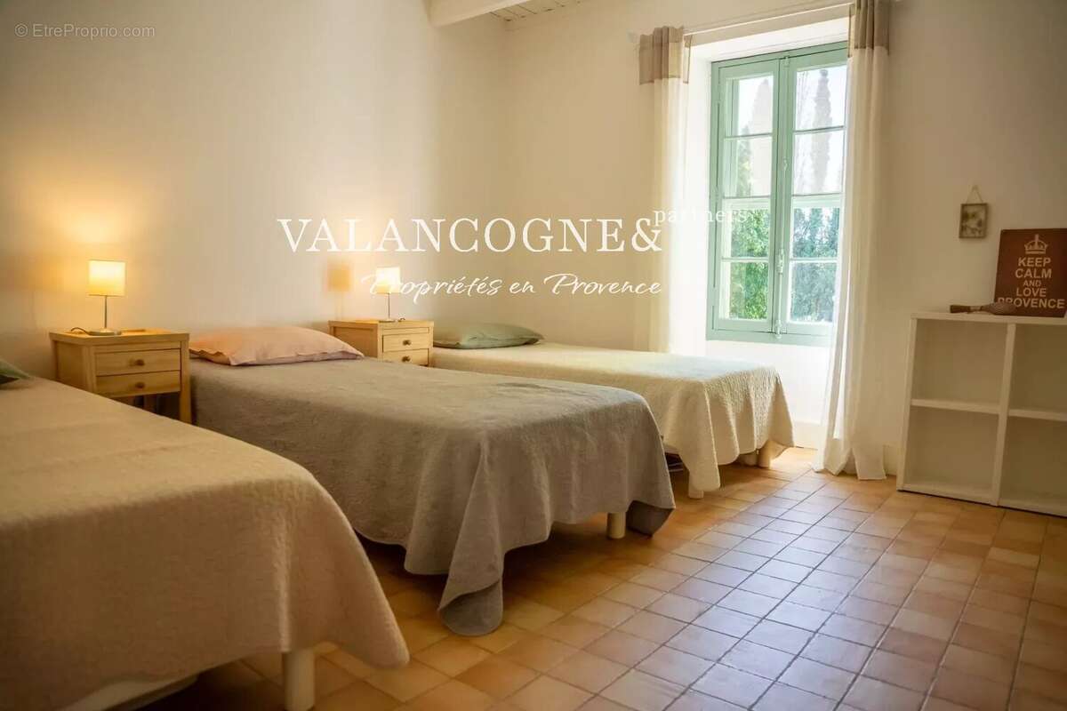 Mas Provençal de Charme avec Piscine et Tennis à Vendre - photo 25