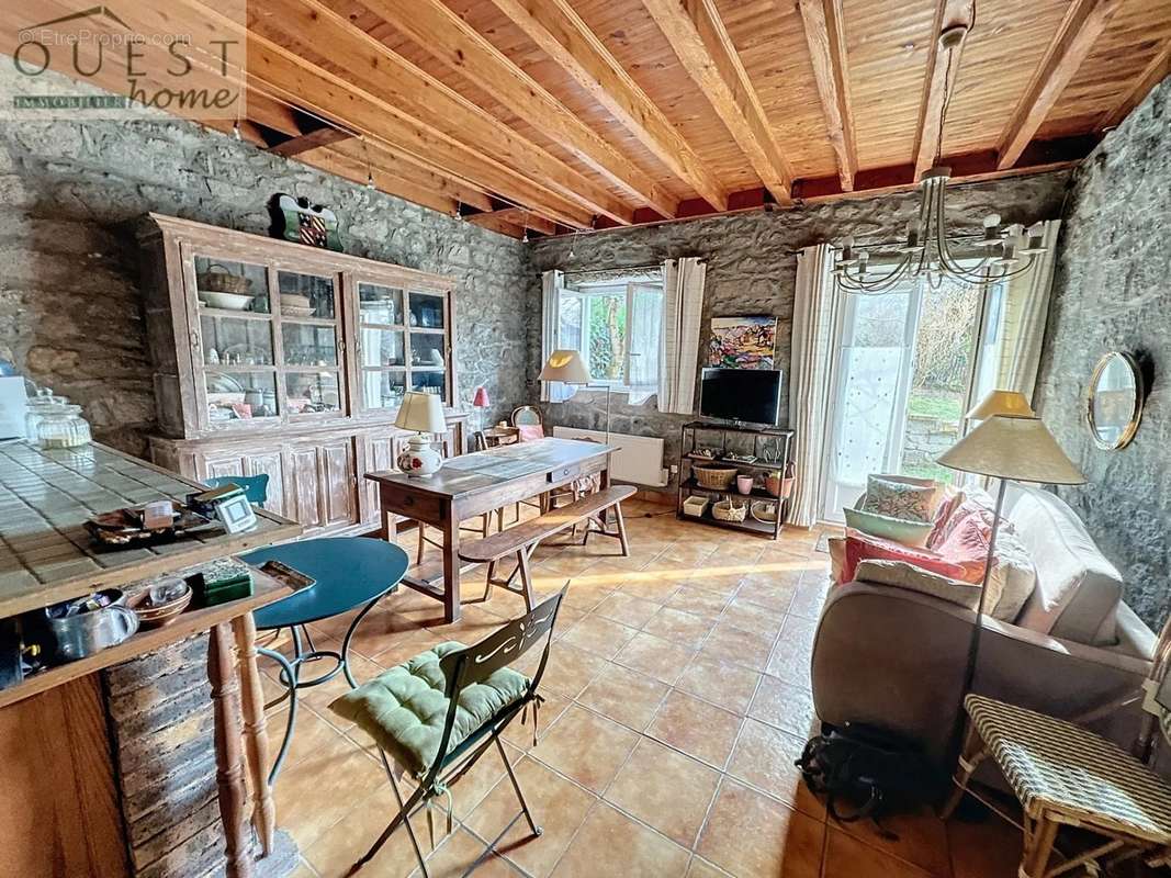 Appartement à CHARBONNIERES-LES-BAINS