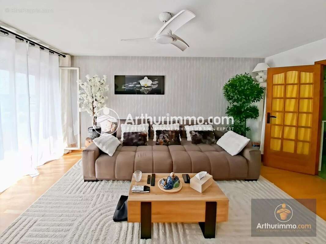 Appartement à SAINT-PIERRE-DU-PERRAY