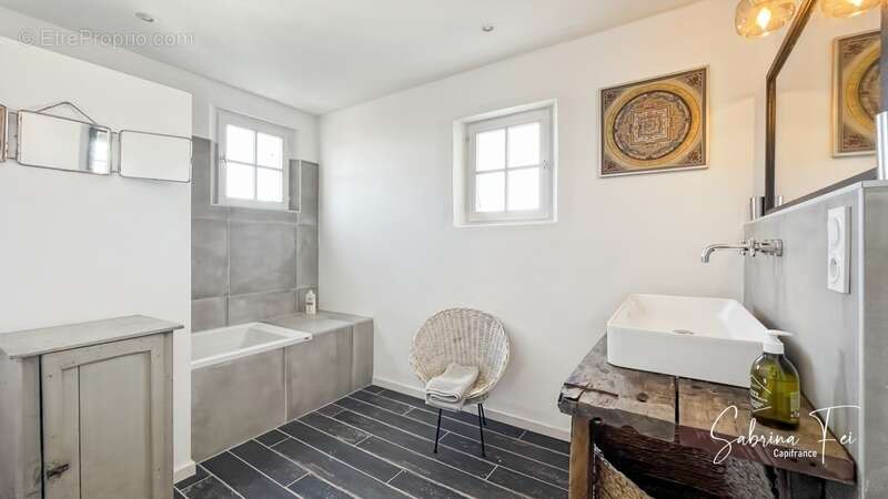 Maison à SAINT-CLEMENT-DES-BALEINES