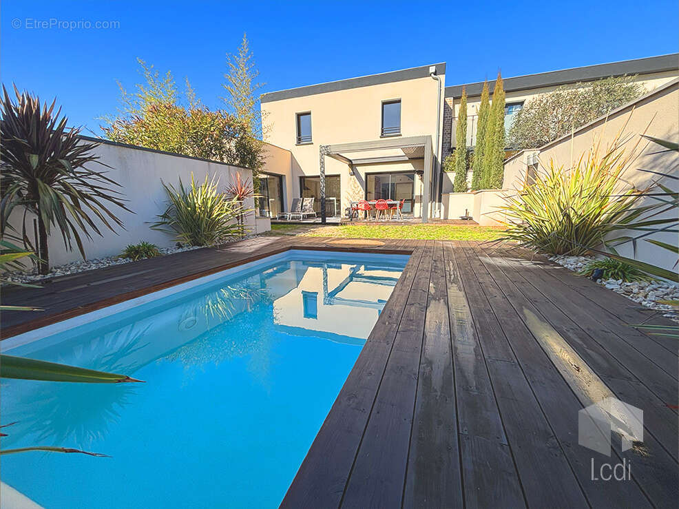 Maison à MONTELIMAR