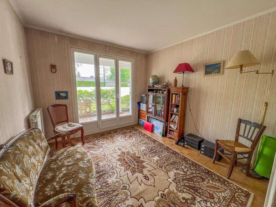 Maison à LE MESNIL-SAINT-DENIS