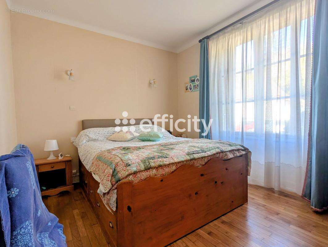 Maison à LE LARDIN-SAINT-LAZARE