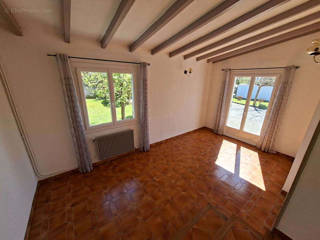 Maison d'exception à vendre à Pertuis - 7 pièces, 5 chambres, grand terrain - photo 9