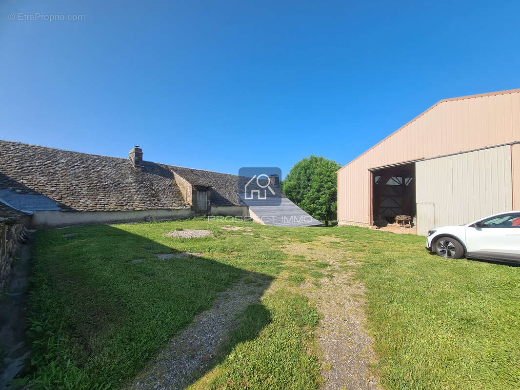 Bâtiment agricole 620 m2 avec terrain et source - photo 2