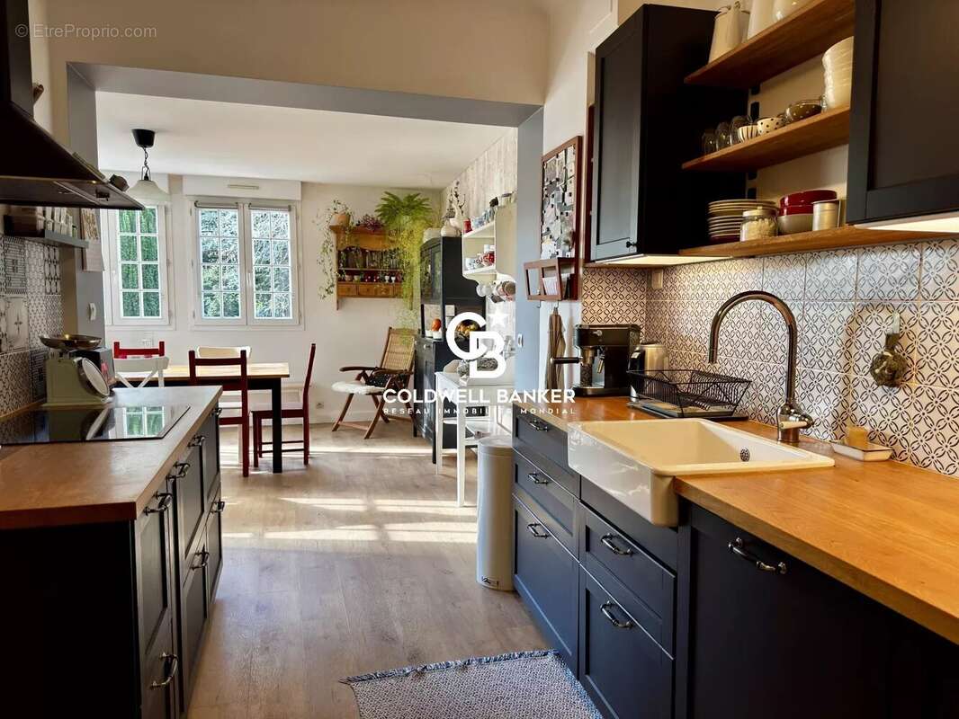 Maison à SAINT-CYR-SUR-LOIRE