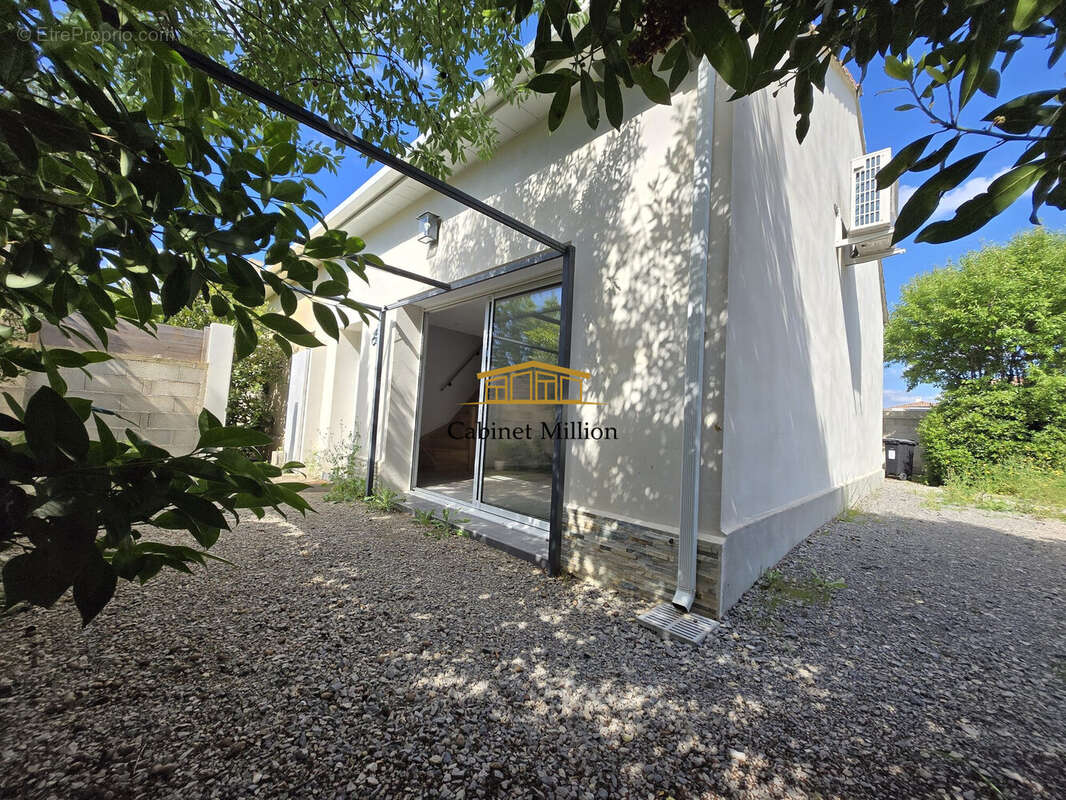 Maison à VIC-LA-GARDIOLE