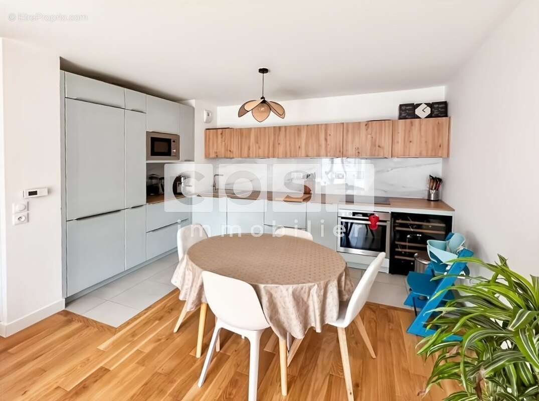 Appartement à COURBEVOIE