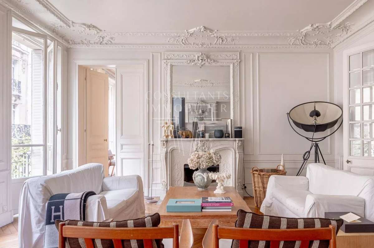 Appartement à PARIS-17E