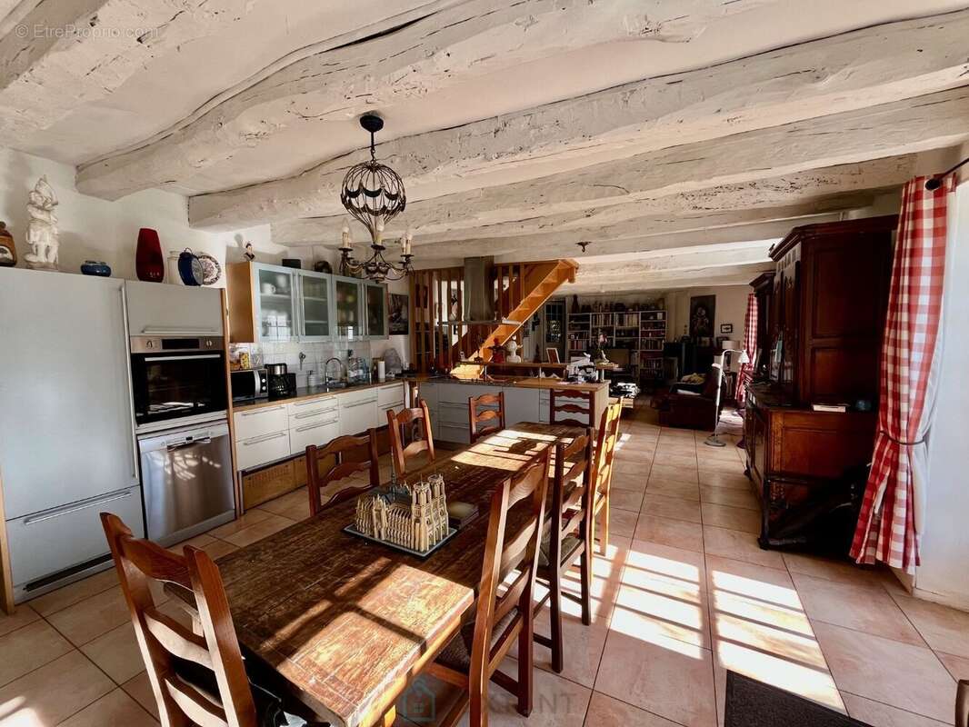 Maison à LIORAC-SUR-LOUYRE