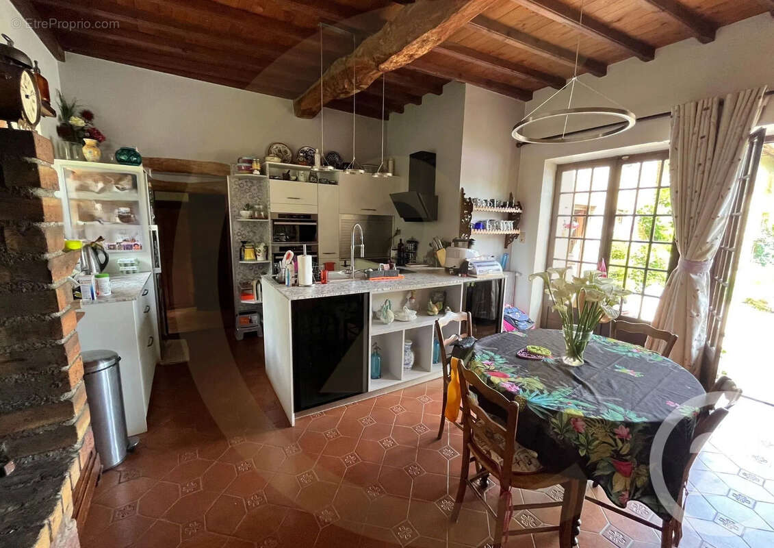 Maison à MAUBEC