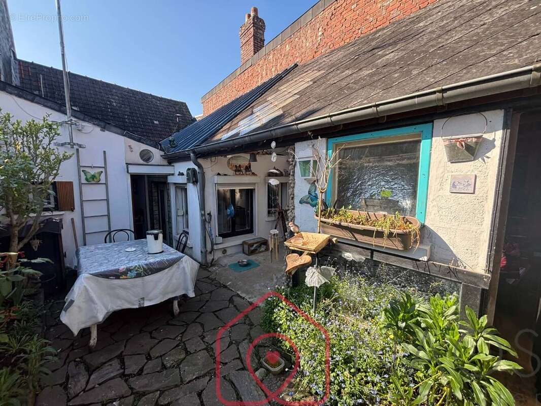 Au cur de la ville, cette maison de 67,31 m², - photo 8