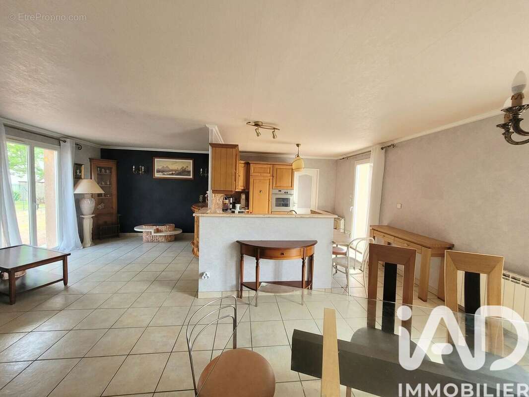 Photo 2 - Maison à SAINT-GERMAIN-LESPINASSE