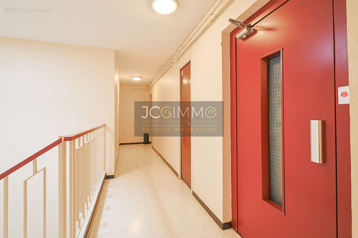 Appartement T4 de 68,93m2 loi carrez avec cave ! - photo 4