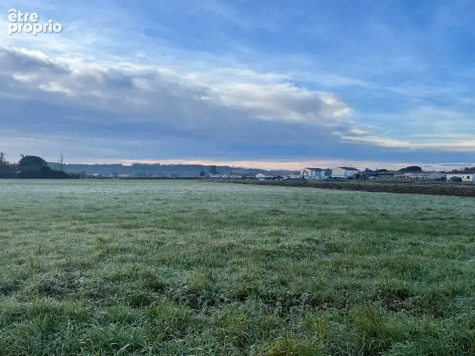 Terrain à LAGRAVE