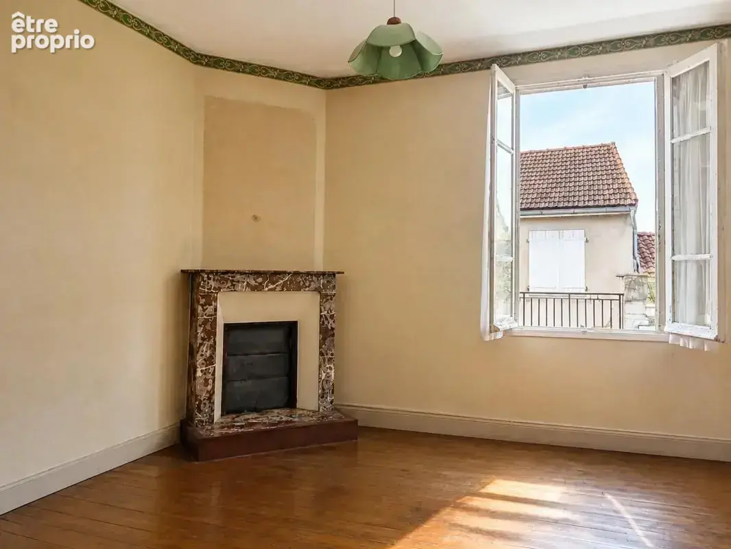 Maison de 85 m² - 5 pièces - MILLAC (86150) - photo 2