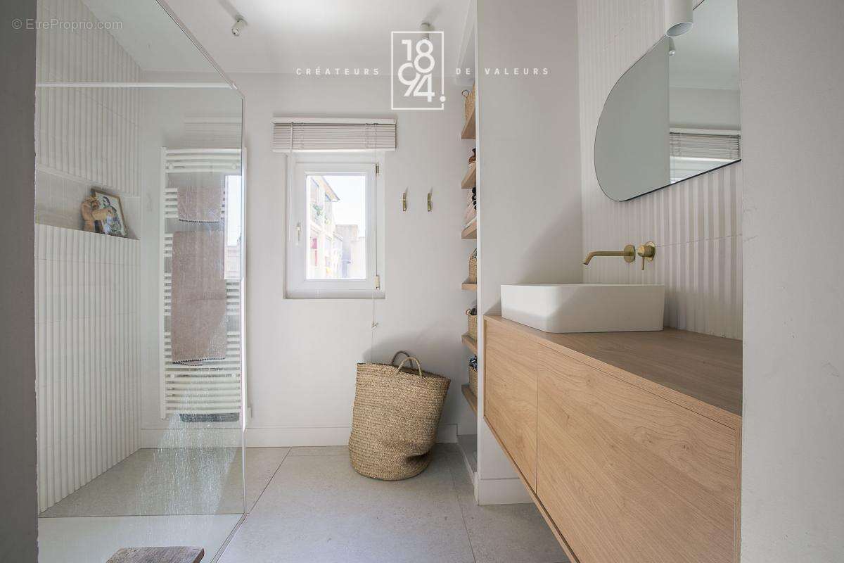 Appartement à MARSEILLE-5E