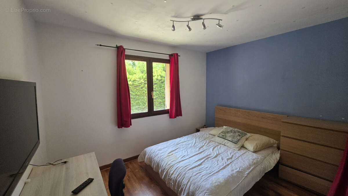 Maison 5 chambres sur une parcelle de 3218m2 - photo 15
