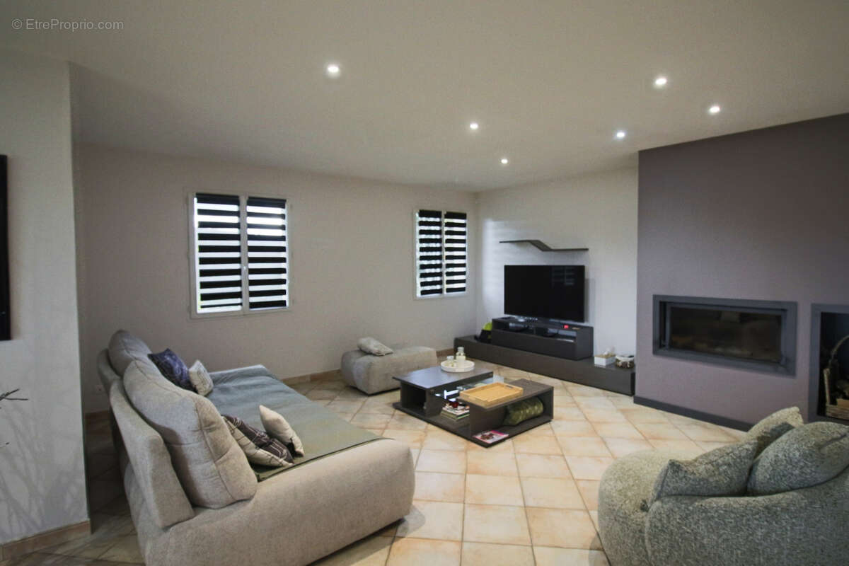 Maison à PUY-L&#039;EVEQUE