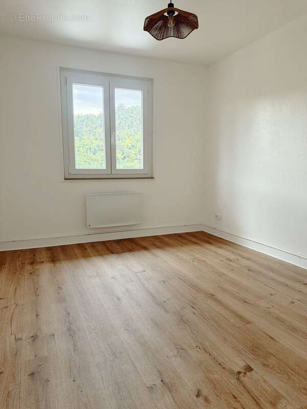 Appartement 71 m² à Saint-Just-Saint-Rambert  - photo 4
