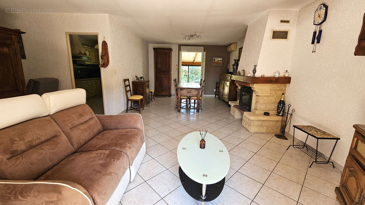 Maison à BAGNOLS-EN-FORET
