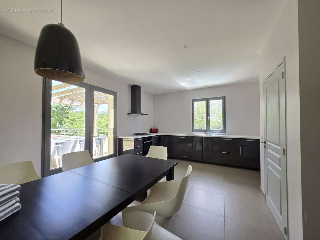 Maison 204 m² à Comps  - photo 2