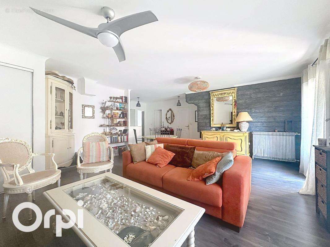 Appartement à VILLENEUVE-LOUBET