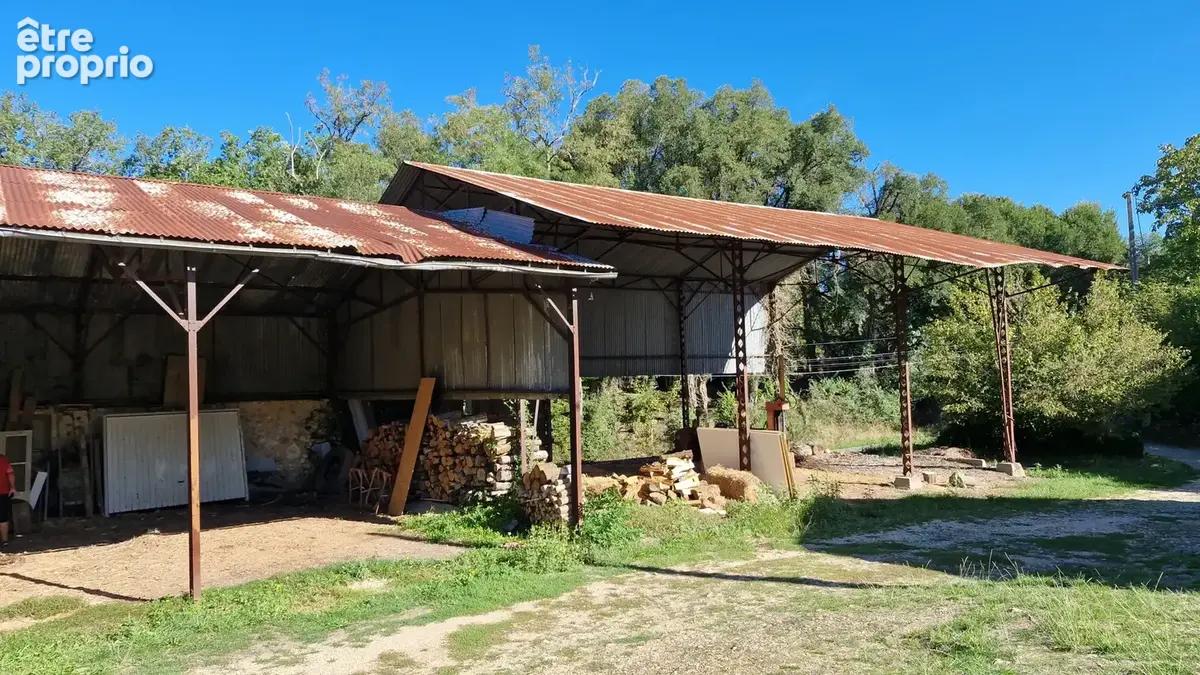 Ancien corps de ferme avec dependances sur plus d'un hectare - photo 8