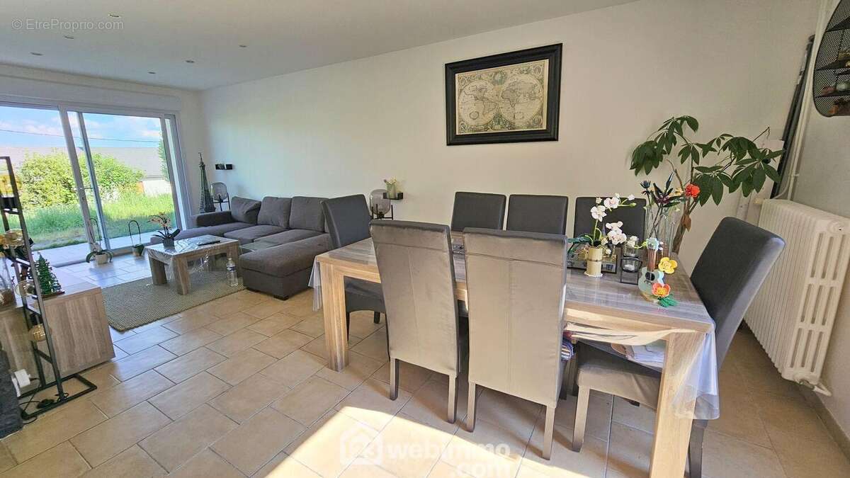 Commençons par la pièce principale de 30 m². - Maison à MALESHERBES