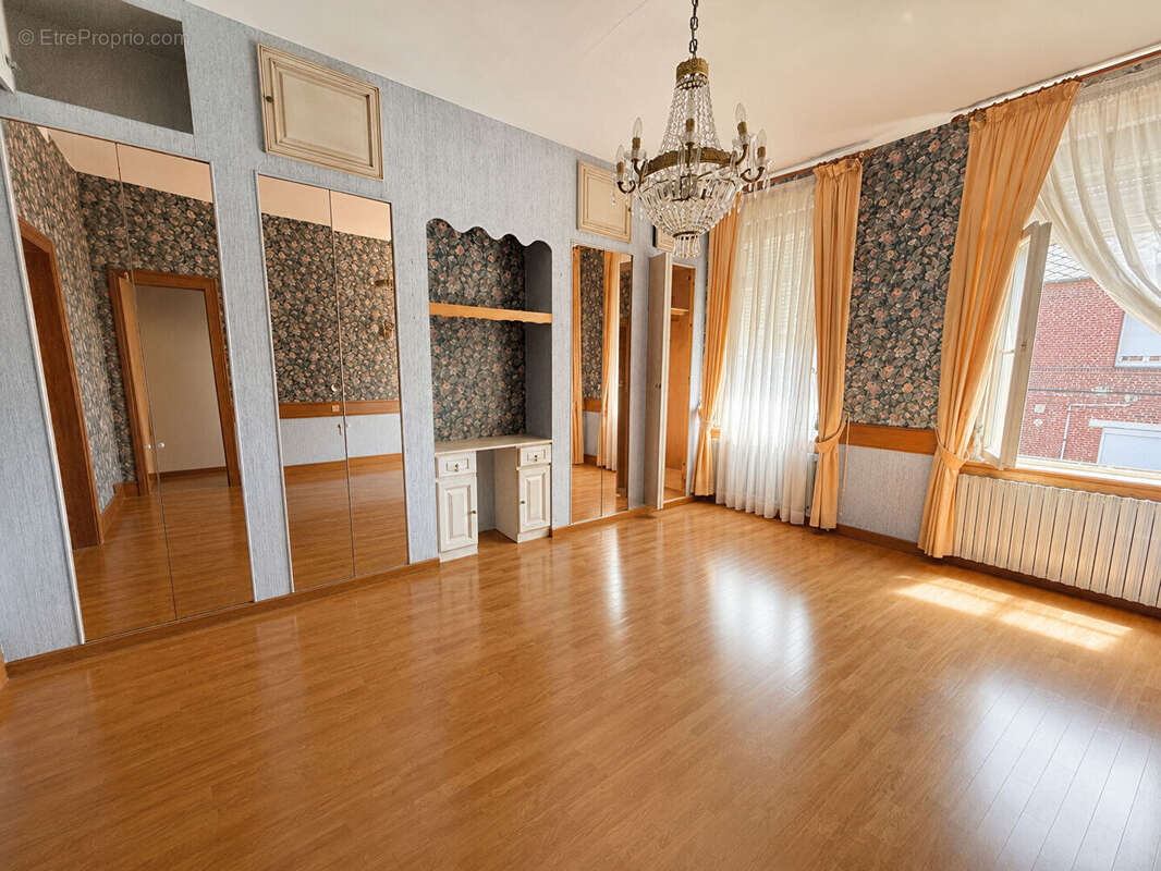 Maison de caractère 5 chambres avec jardin, garage double et fort potentiel - photo 6