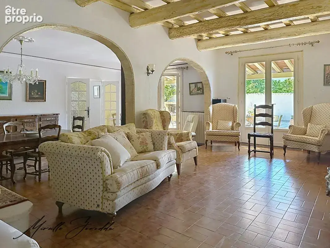 Maison A vendre BEAUCAIRE maison en pierre 5 pièces  127m² avec garage, terrasse et terrain attenant - photo 2