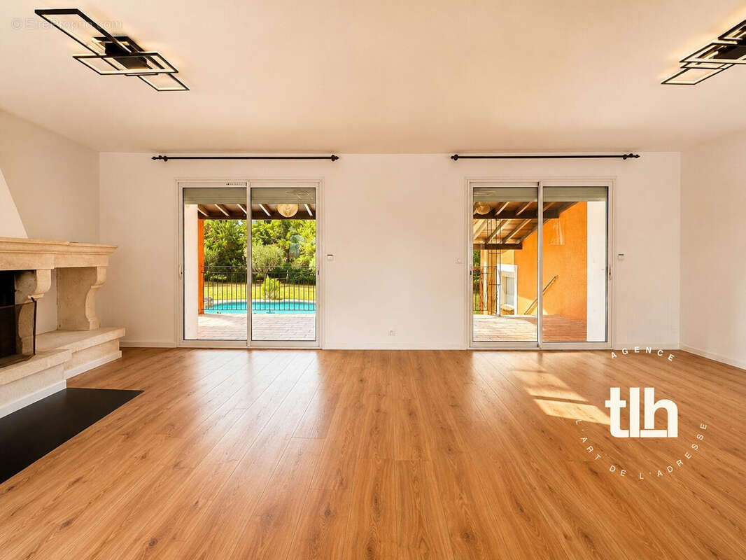 Maison 252 m² à Saint-Aunes  - photo 8