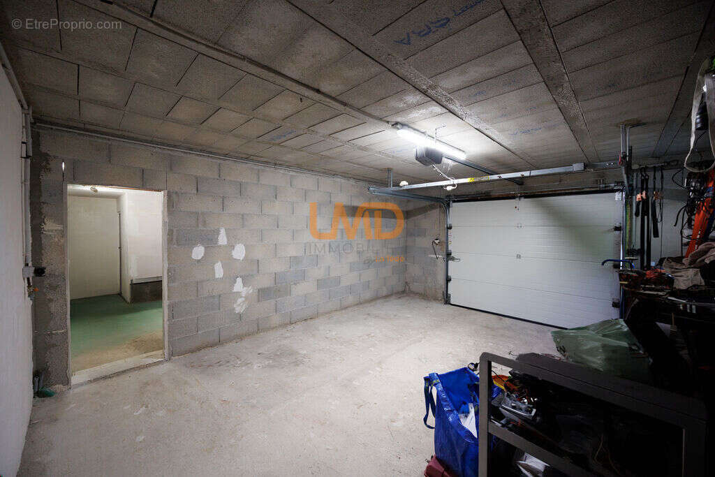 Les Caillols/ La commanderie- Maison- 5P-120 M2 + Studio indépen - photo 16