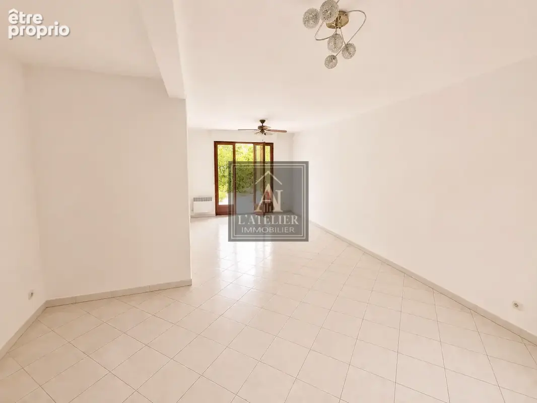 Appartement en rez-de-jardin avec extérieurs à proximité des commodités - photo 3
