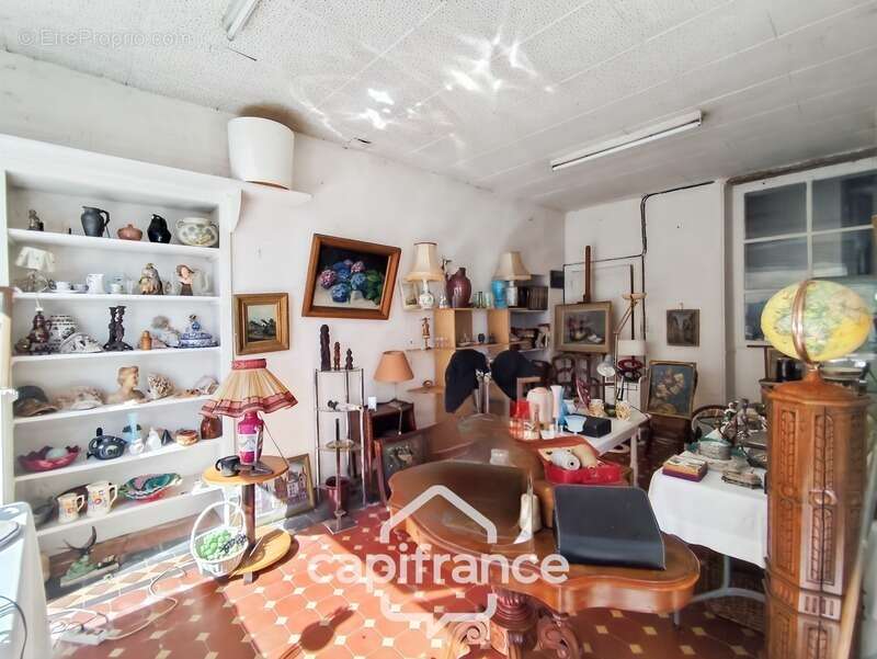 Commerce à BESSE-SUR-BRAYE