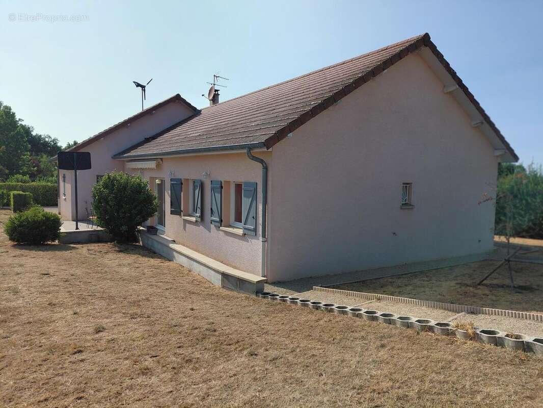 Maison 166 m² à Charlieu  - photo 2