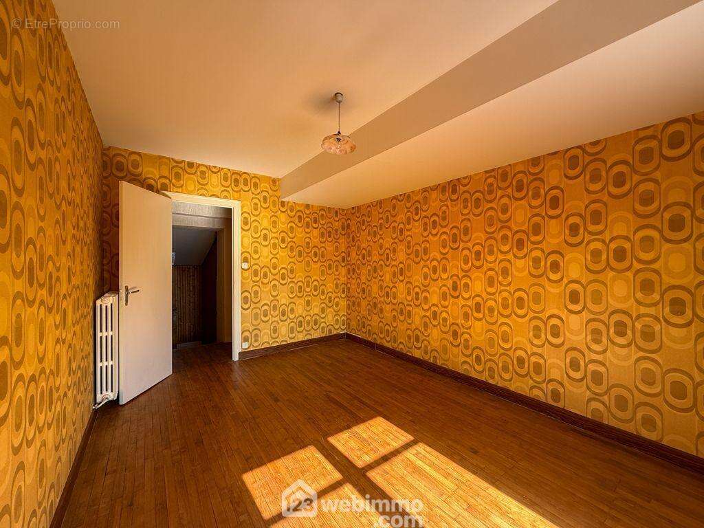 de 21, 14 et 16 m² - Maison à POUZAUGES
