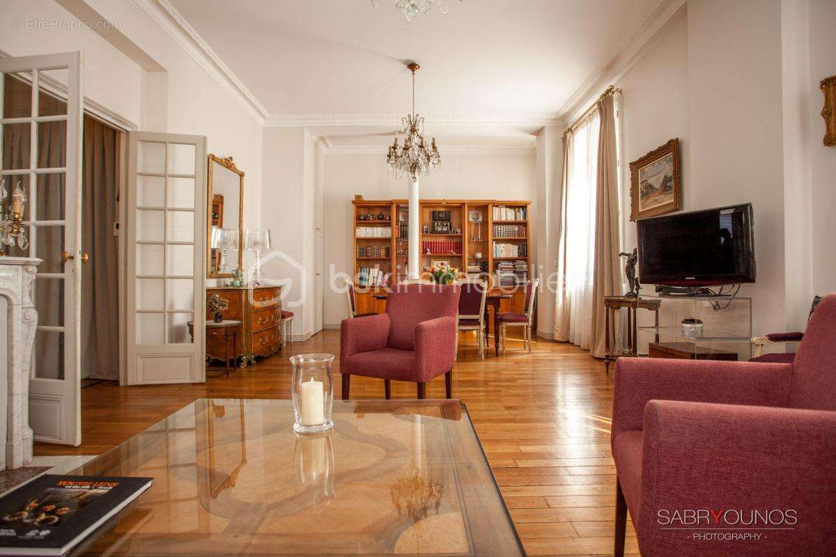 Appartement à PARIS-7E