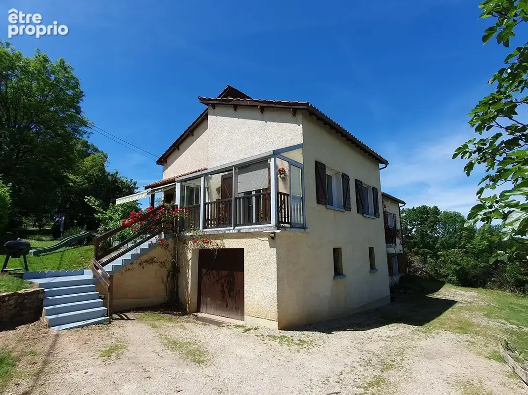 Maison familiale avec appartement indépendant sur 2157m2 de terrain - photo 2