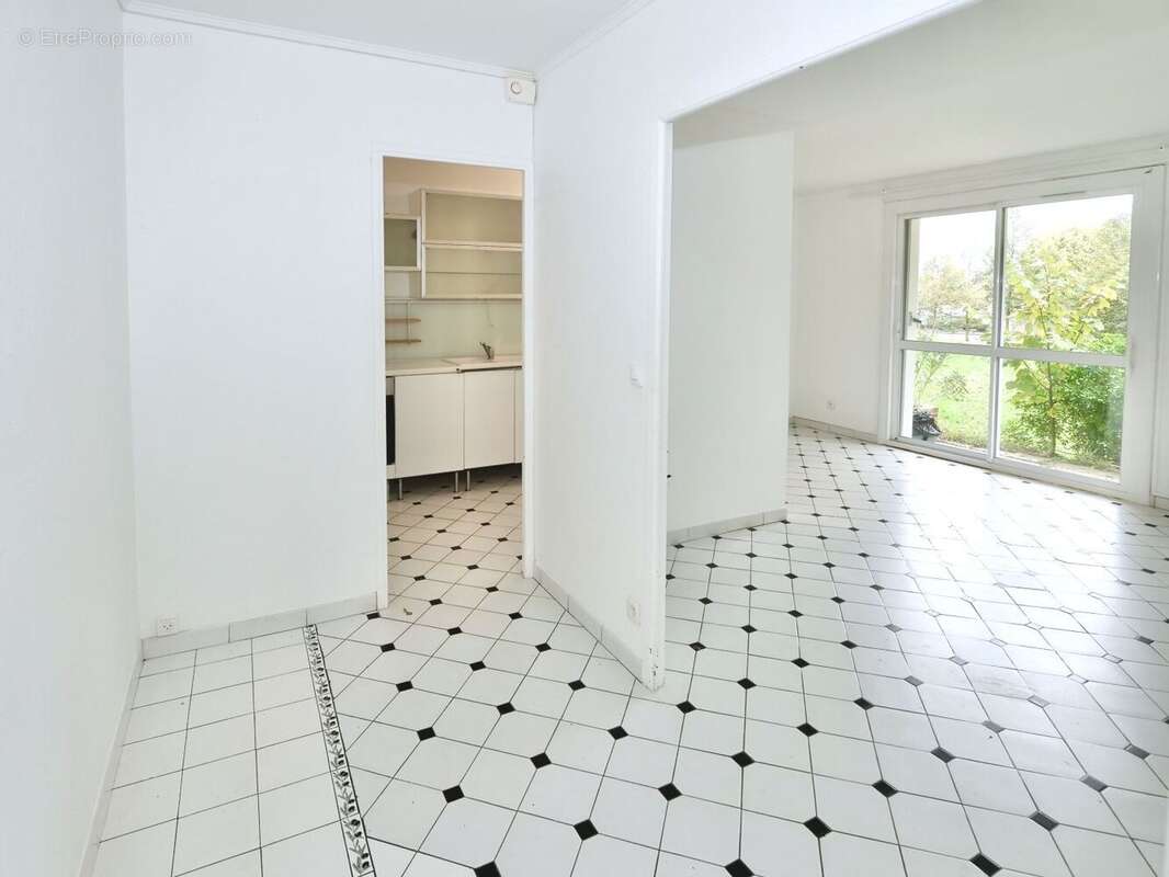 Appartement à VAUX-LE-PENIL