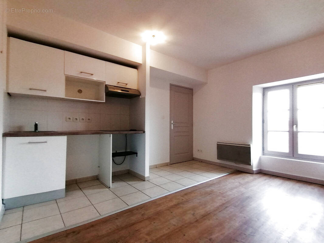 Appartement à ROQUEMAURE