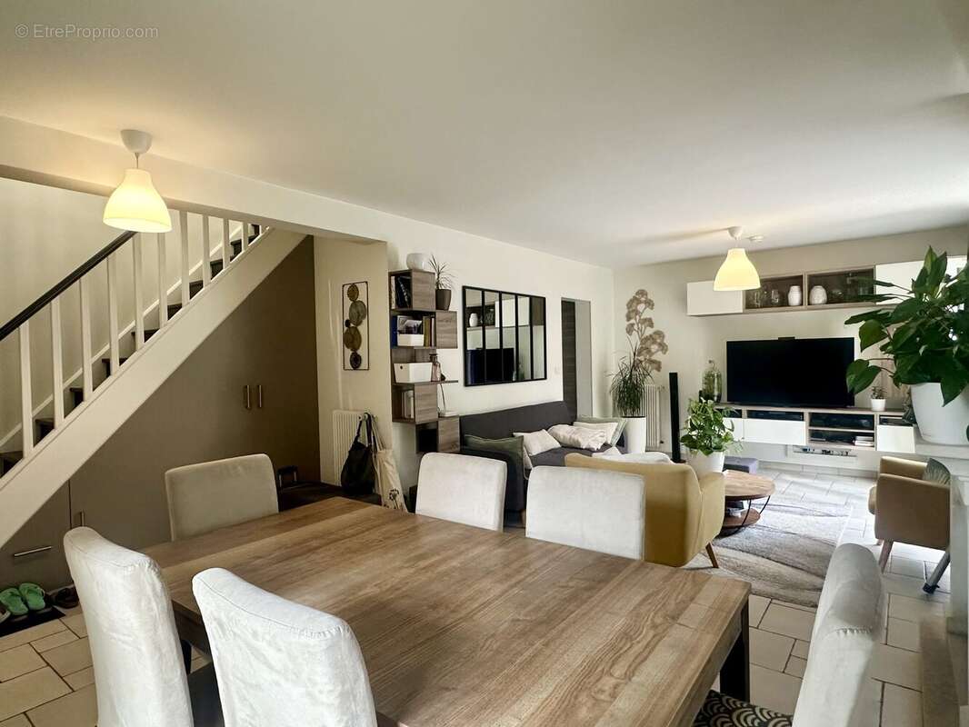 Maison à VERT-SAINT-DENIS